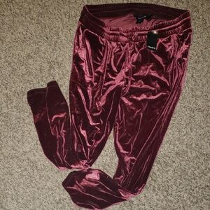 Torrid NWT sz 0 L 12 Zin Velvet Red Maroon Wine Colored lounge Taper Pants